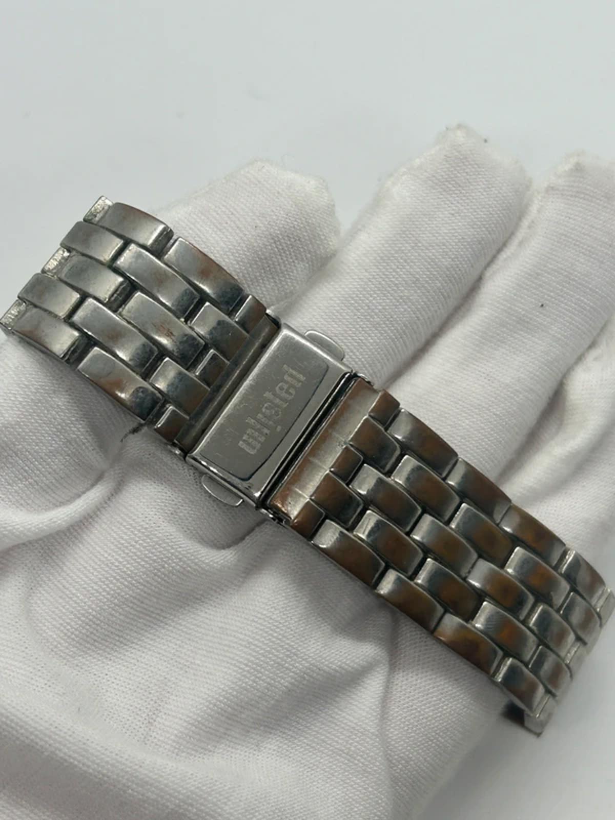 Gents watch unlisted by Kenneth Cole white dial silver watch with box