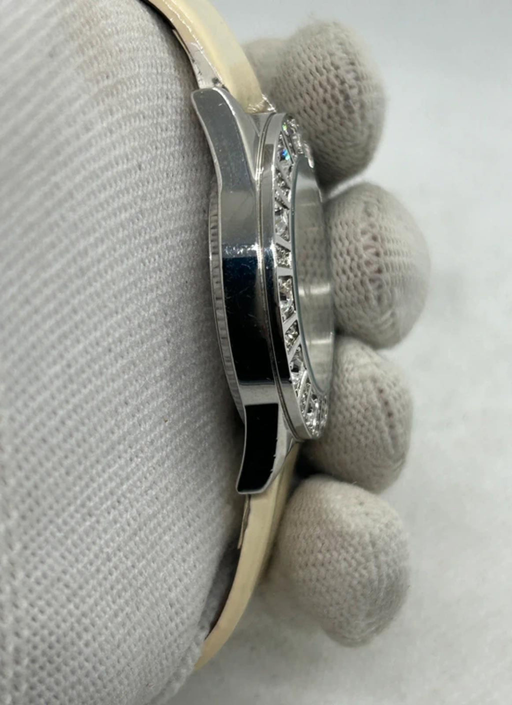 Lovely Ladies Guess silver watch diamanté style bezel with box and papers