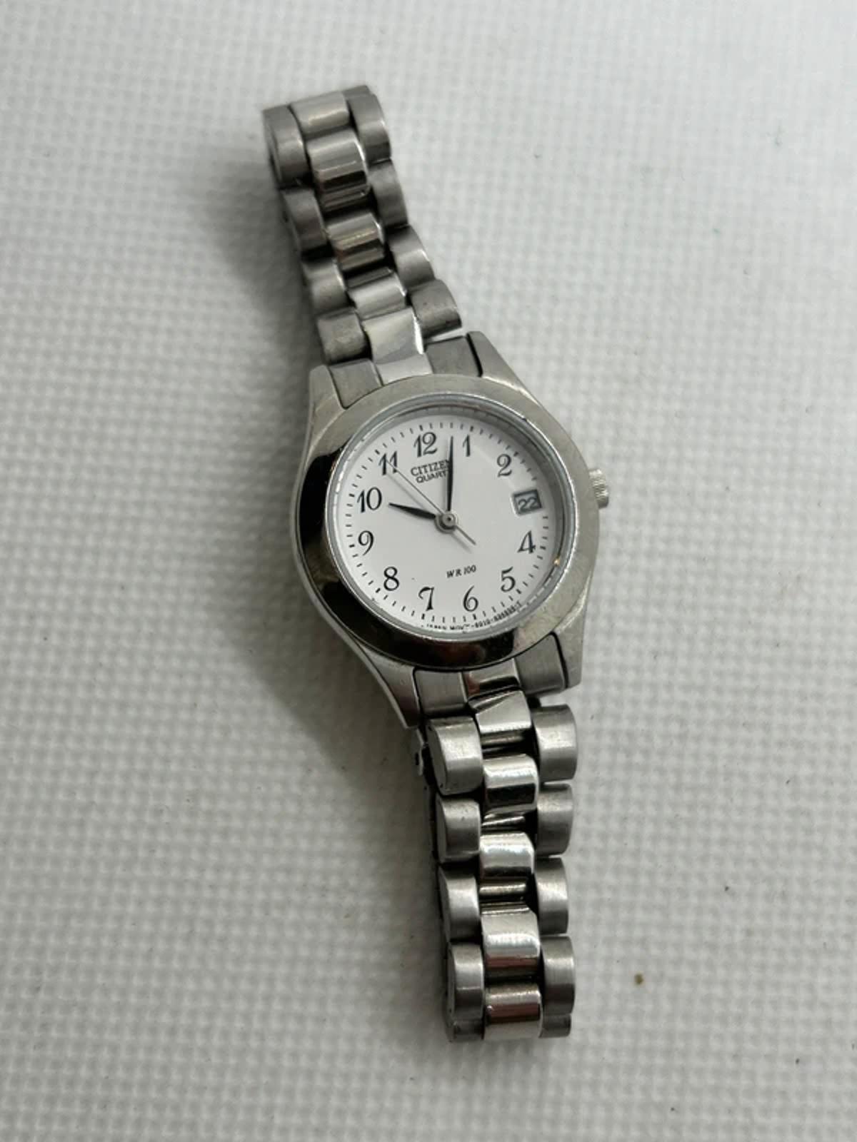 Ladies vintage Citizen silver quartz watch with white dial