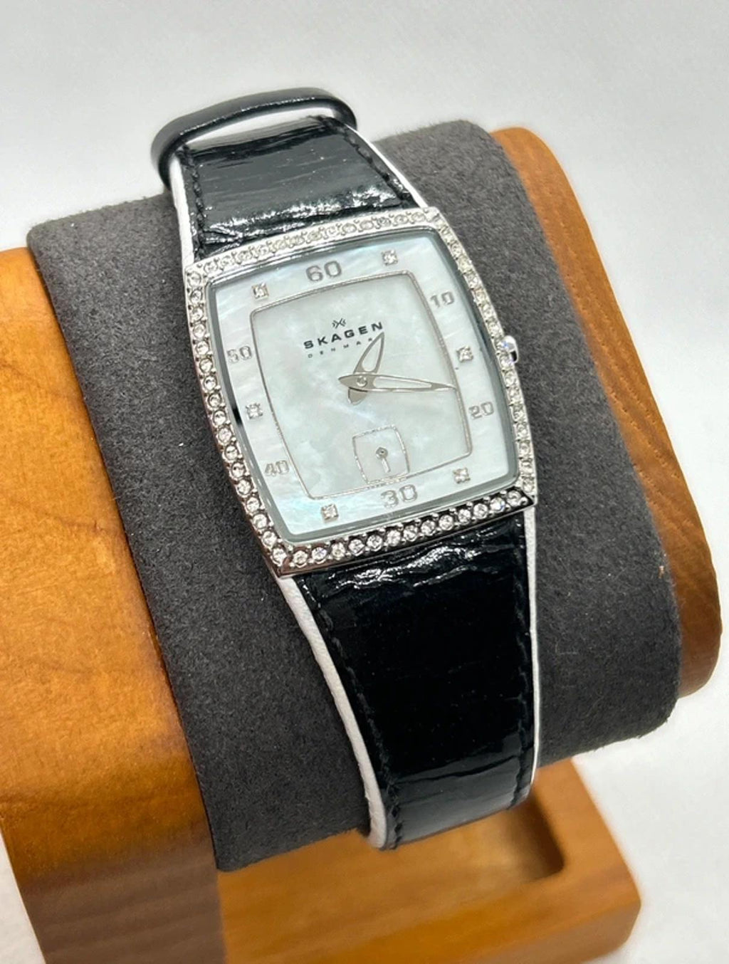 Lovely ladies Skagen watch mother of pearl dial diamantés with black strap