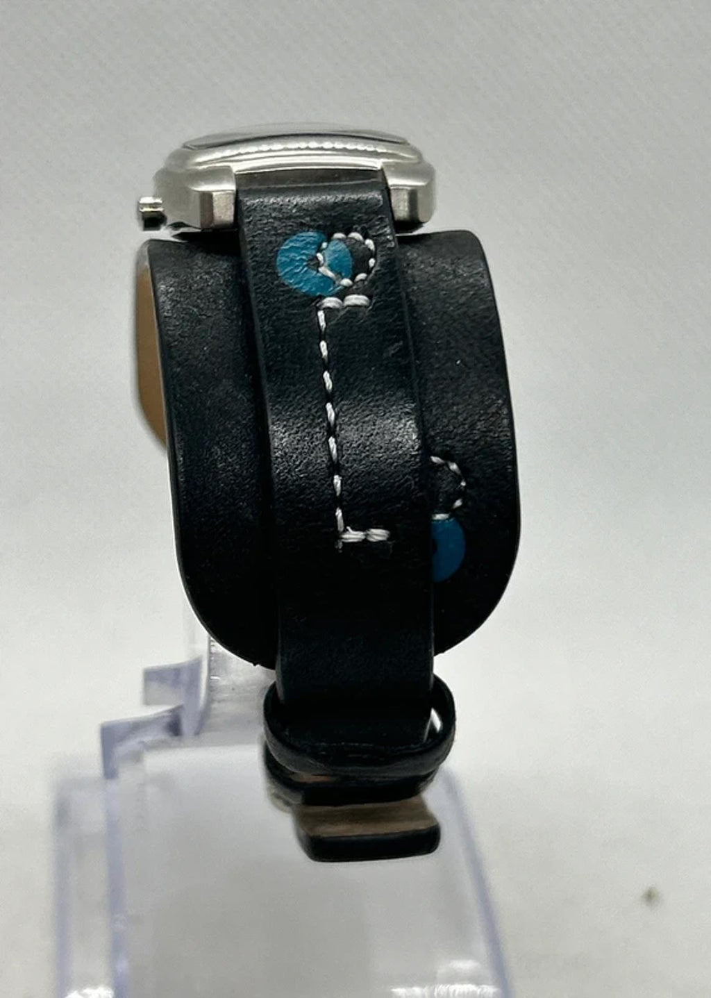 fossil ladies quartz watch on black leather band blue dial silver case