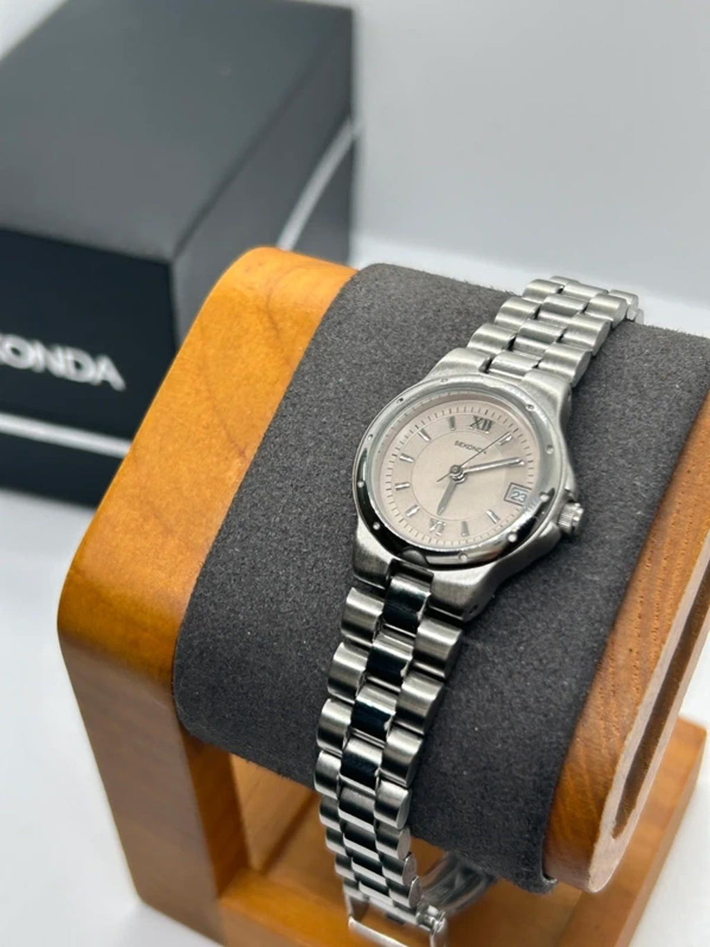 Sekonda ladies silver quartz watch date window box and papers