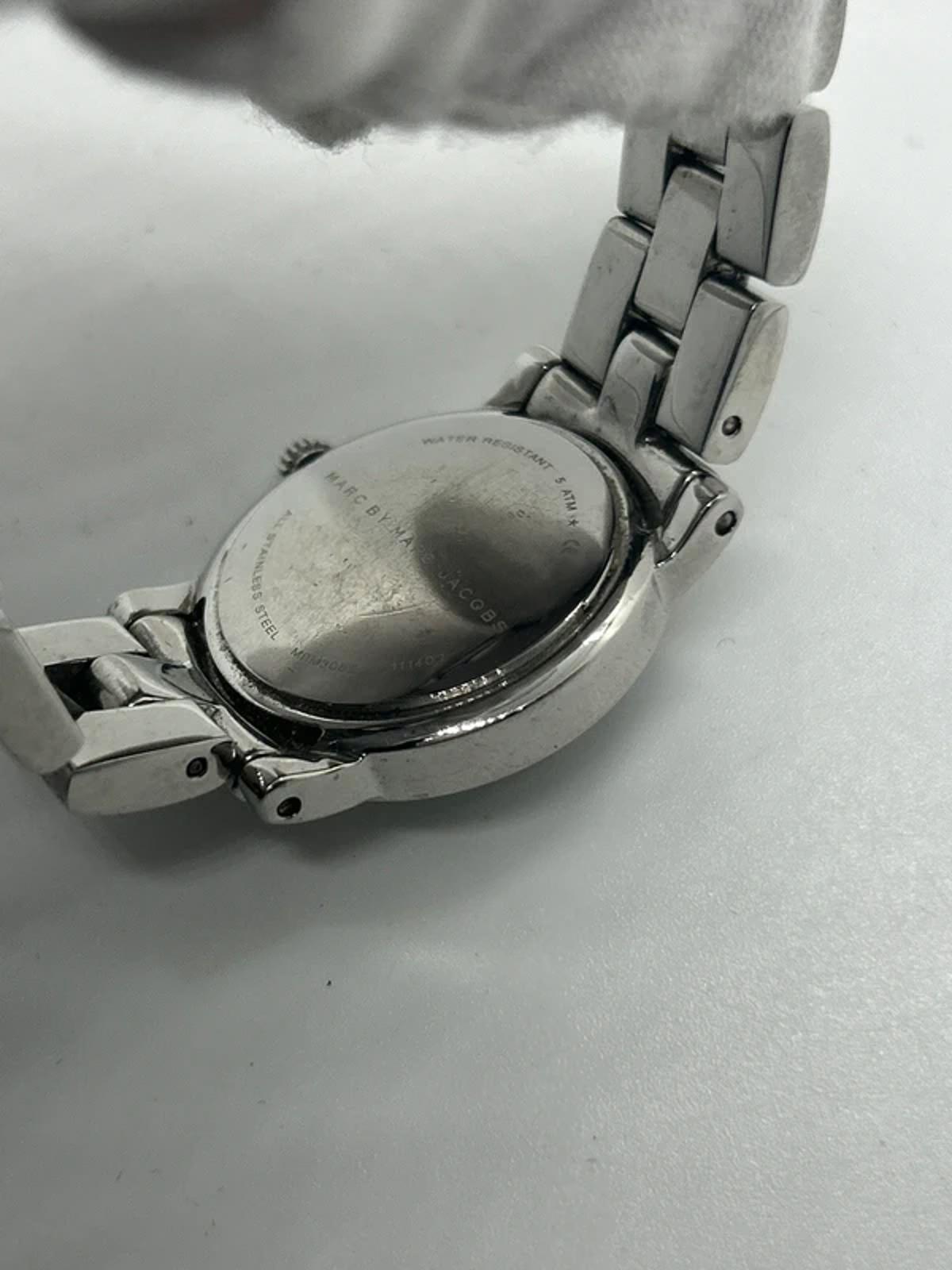 Ladies Marc Jacobs silver watch with white dial silver case and bracelet