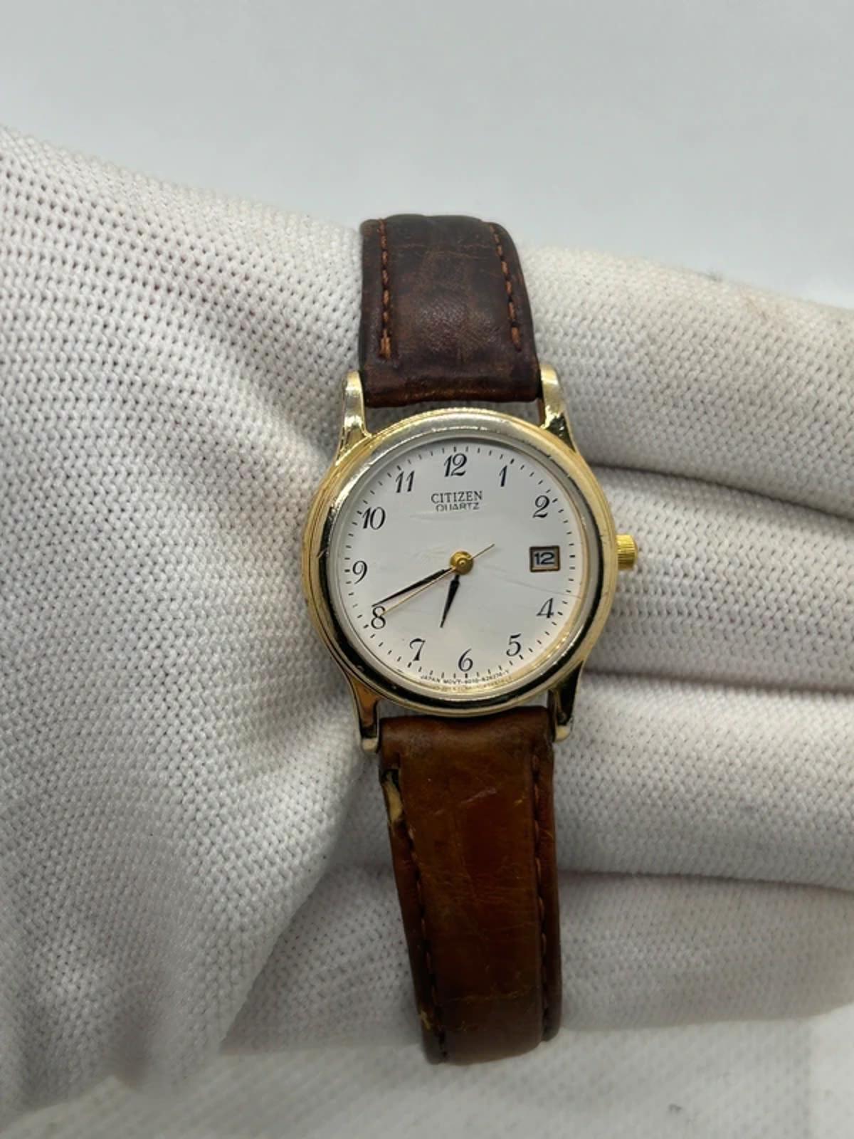 Ladies Citizen vintage watch white dial gold case box and papers