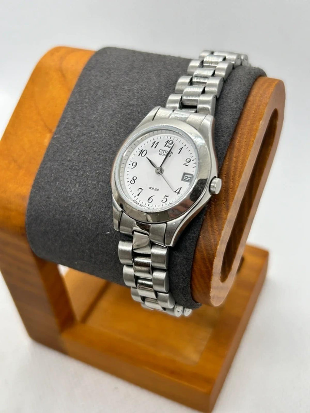 Ladies vintage Citizen silver quartz watch with white dial