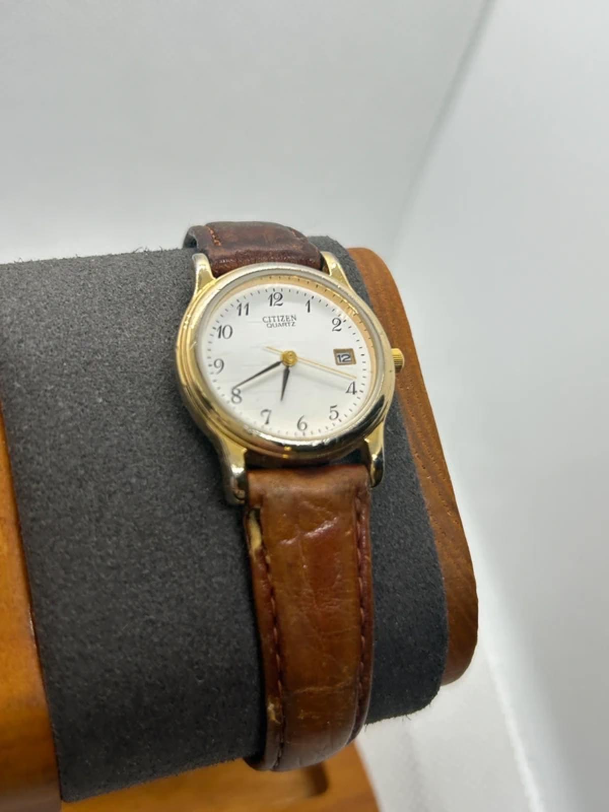 Ladies Citizen vintage watch white dial gold case box and papers