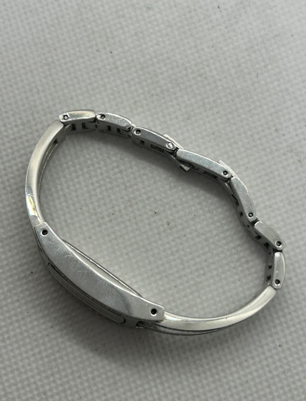 Lovely Ladies GUESS silver diamanté watch bangle with box and papers