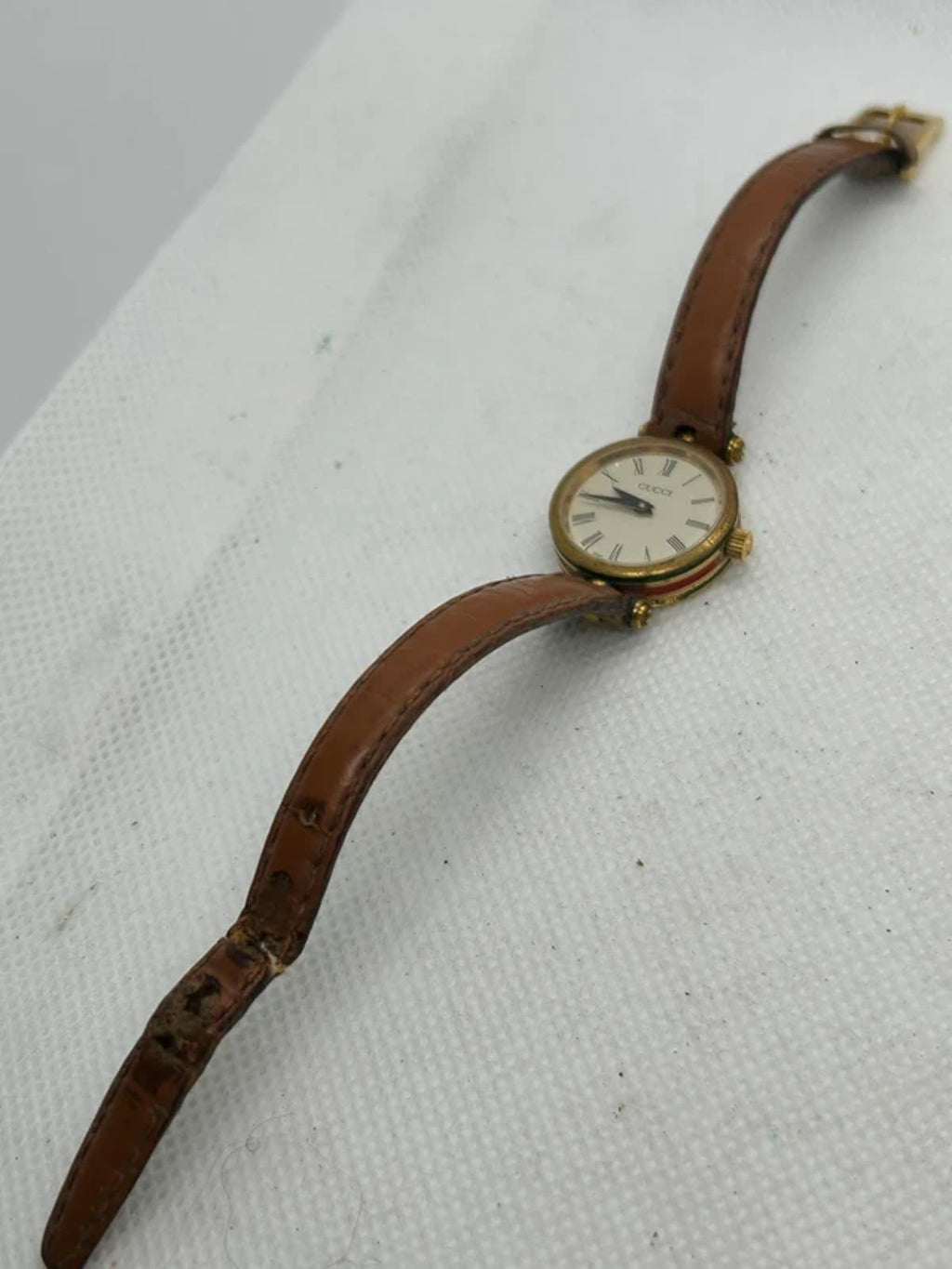 Vintage Gucci ladies watch with gold dial and red green case watch
