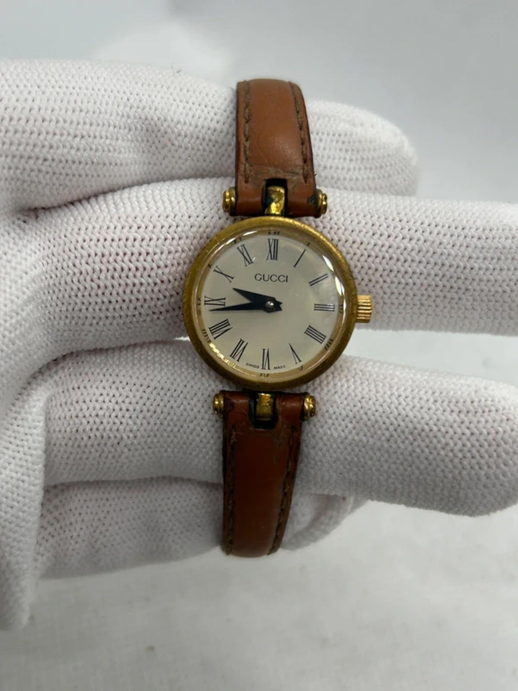 Vintage Gucci ladies watch with gold dial and red green case watch