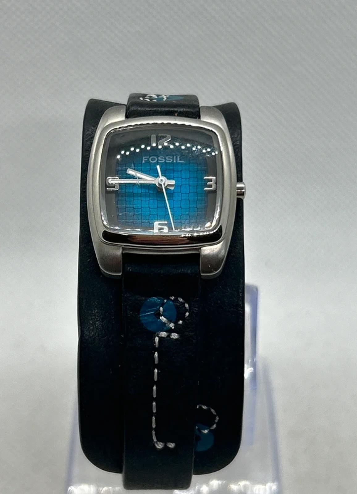fossil ladies quartz watch on black leather band blue dial silver case