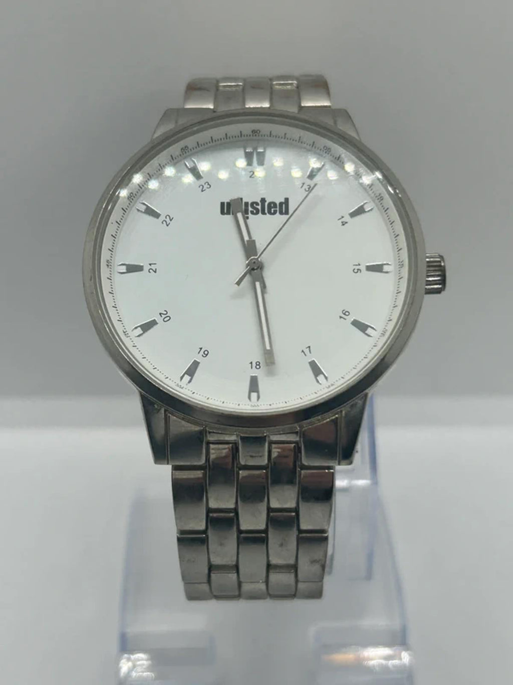 Gents watch unlisted by Kenneth Cole white dial silver watch with box