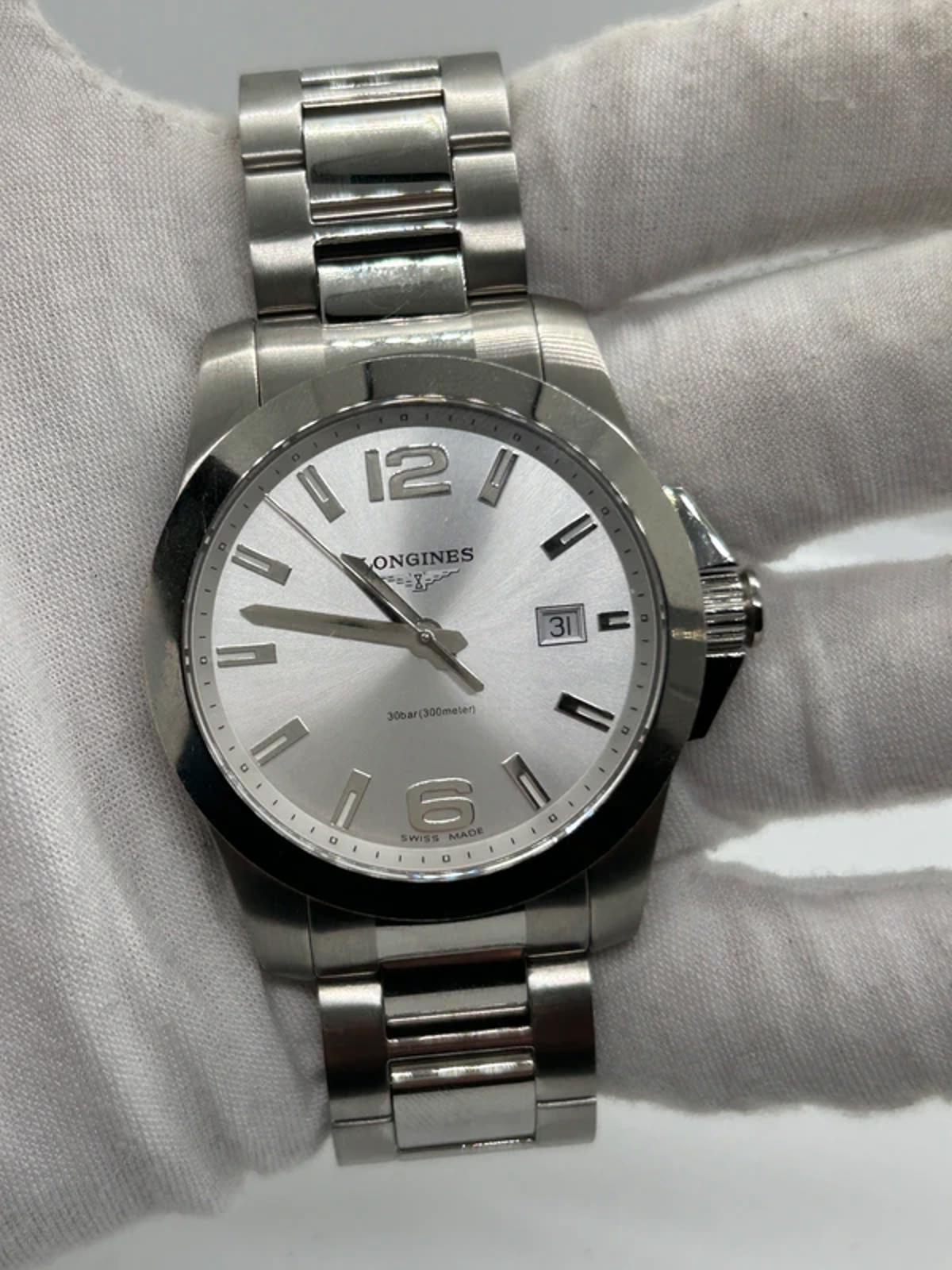 Longines conquest quartz watch  box and manual