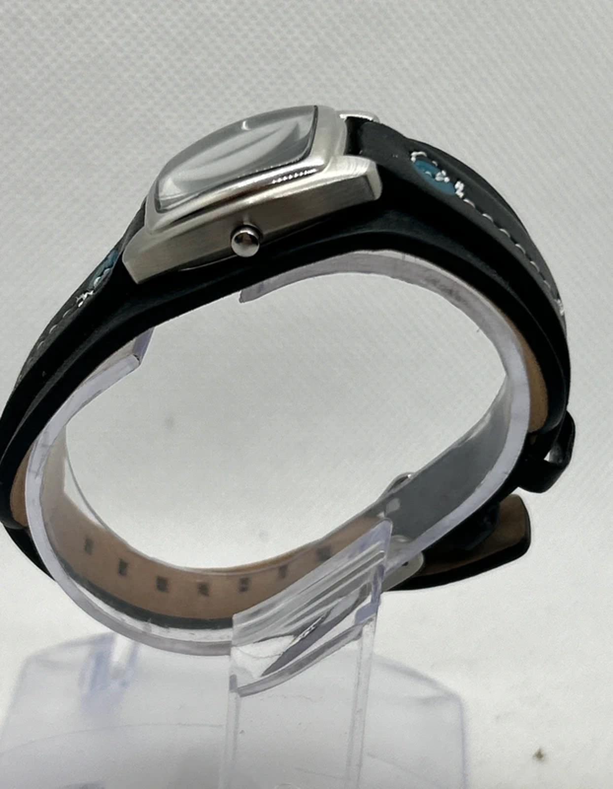 fossil ladies quartz watch on black leather band blue dial silver case