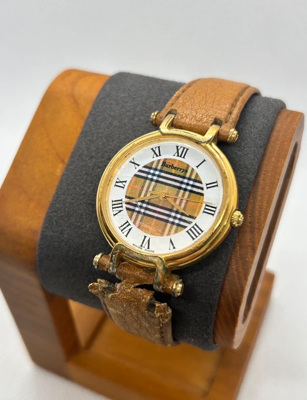 Vintage ladies Burberry quartz gold plated watch with nova check pattern