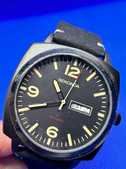 Sekonda 1995 day-date watch with explorer style dial