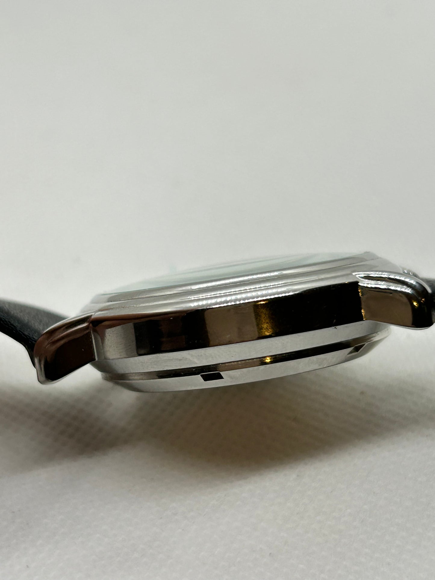 Automatic gents watch with skeleton dial