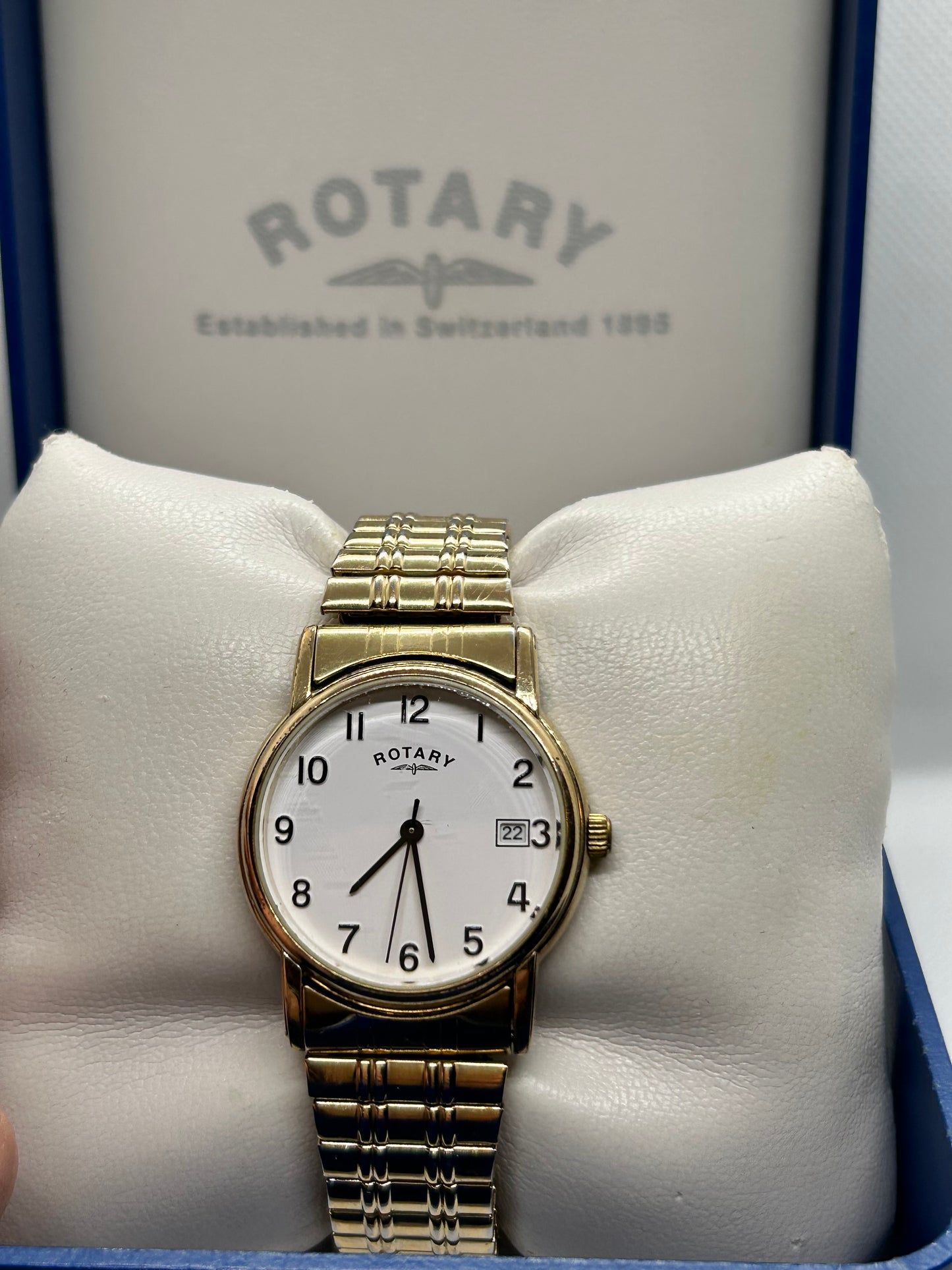 Rotary quartz dress watch with stretch bracelet and date function, presentation box