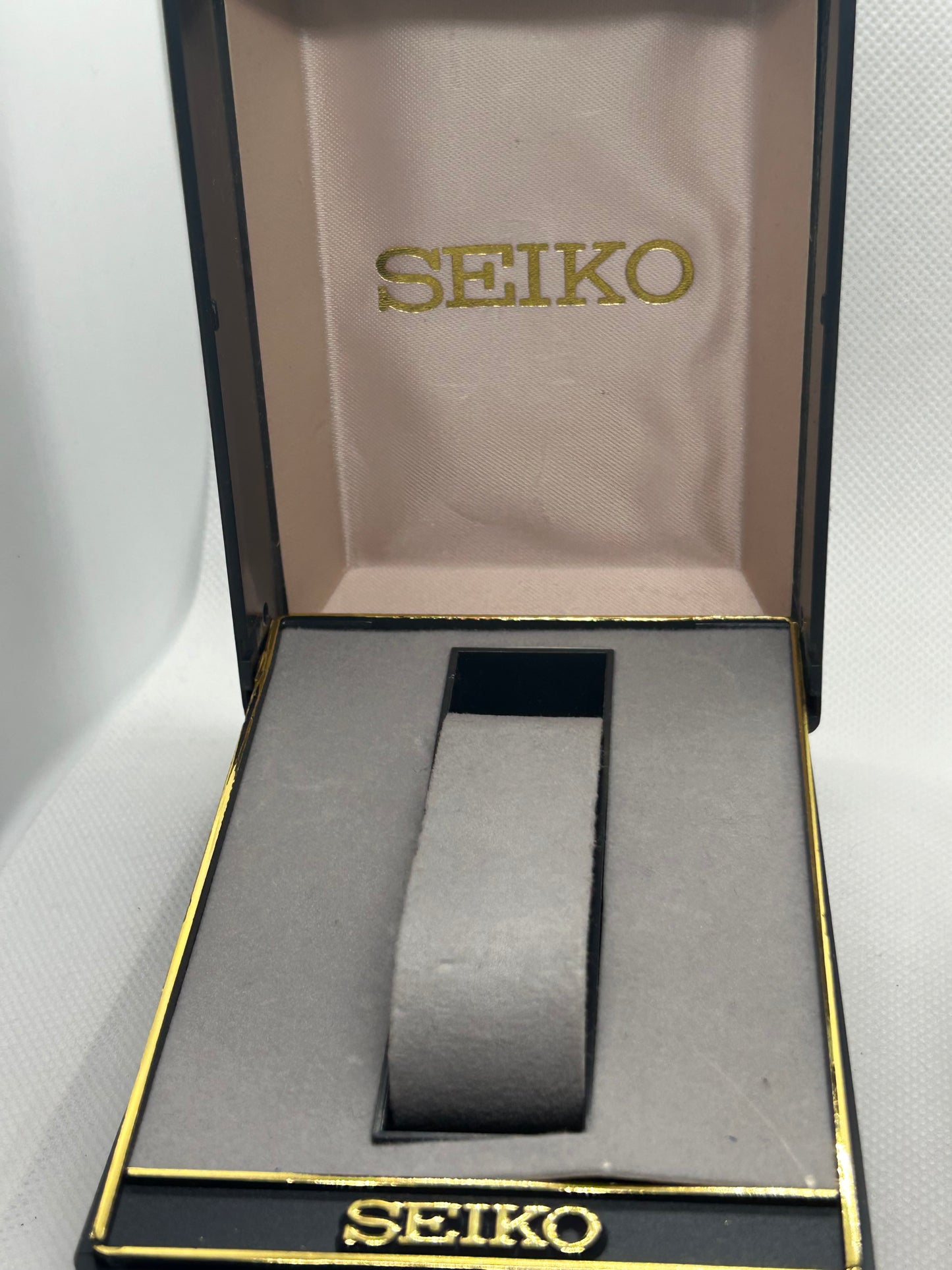 Seiko dress watch quartz gold watch with black dial and date function, with box