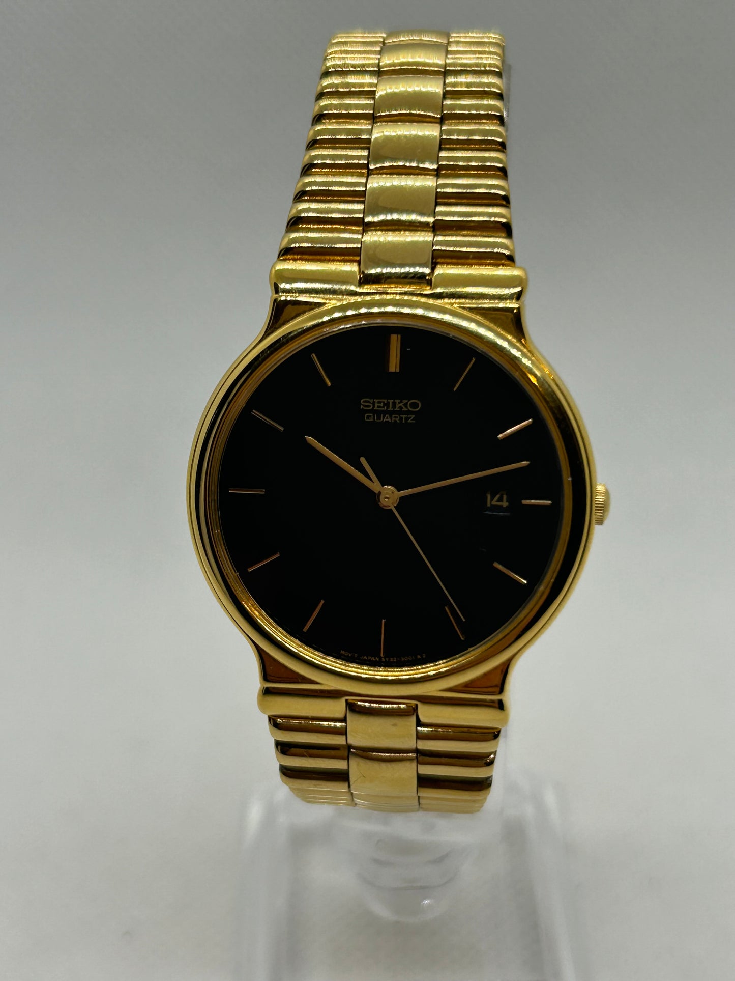 Seiko dress watch quartz gold watch with black dial and date function, with box