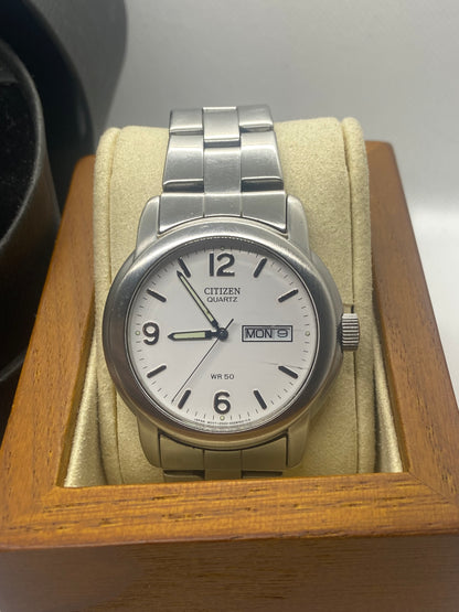 Citizen quartz silver day date watch WR50