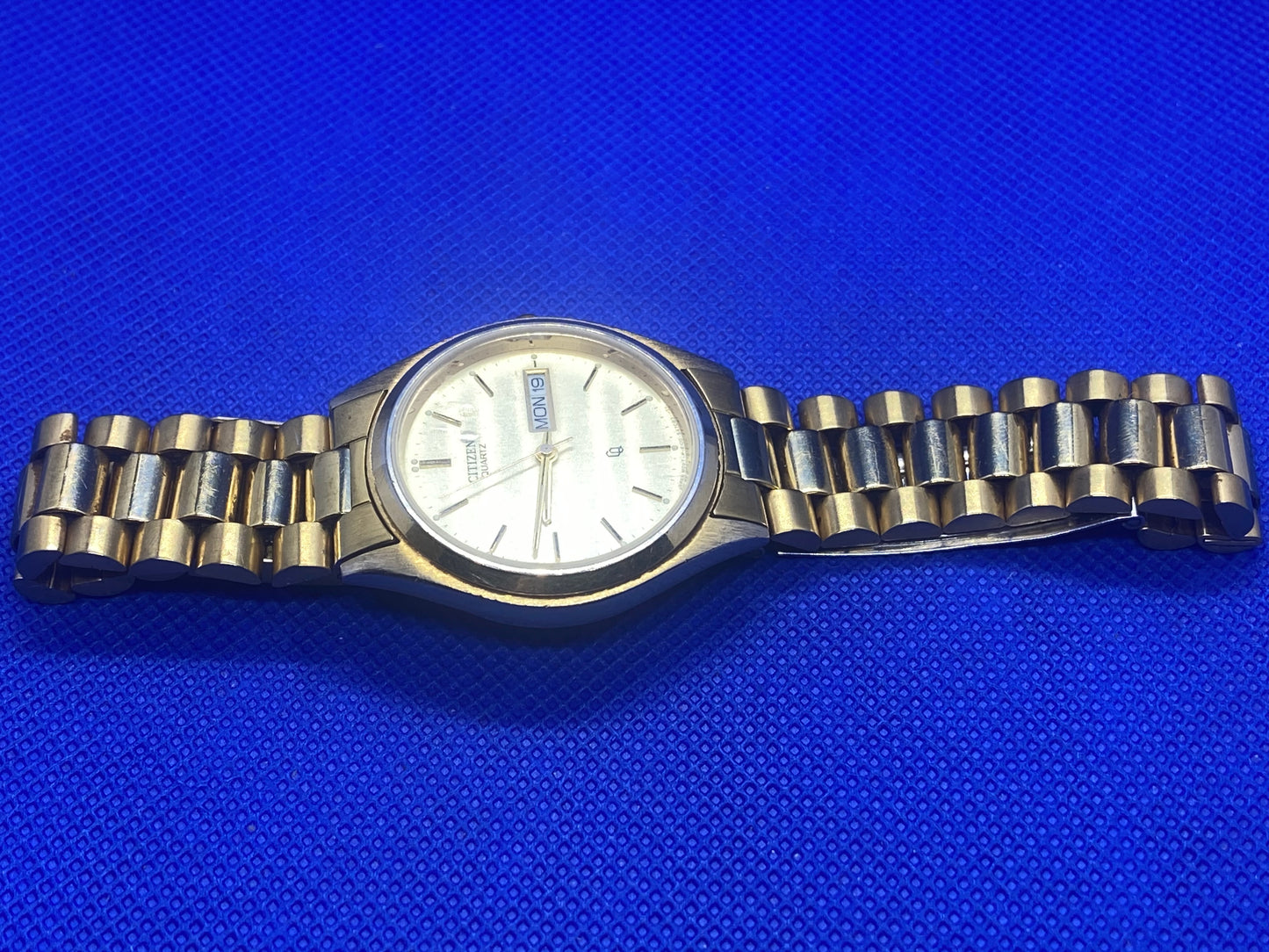 Citizen Quartz Watch all gold day date with presidential bracelet