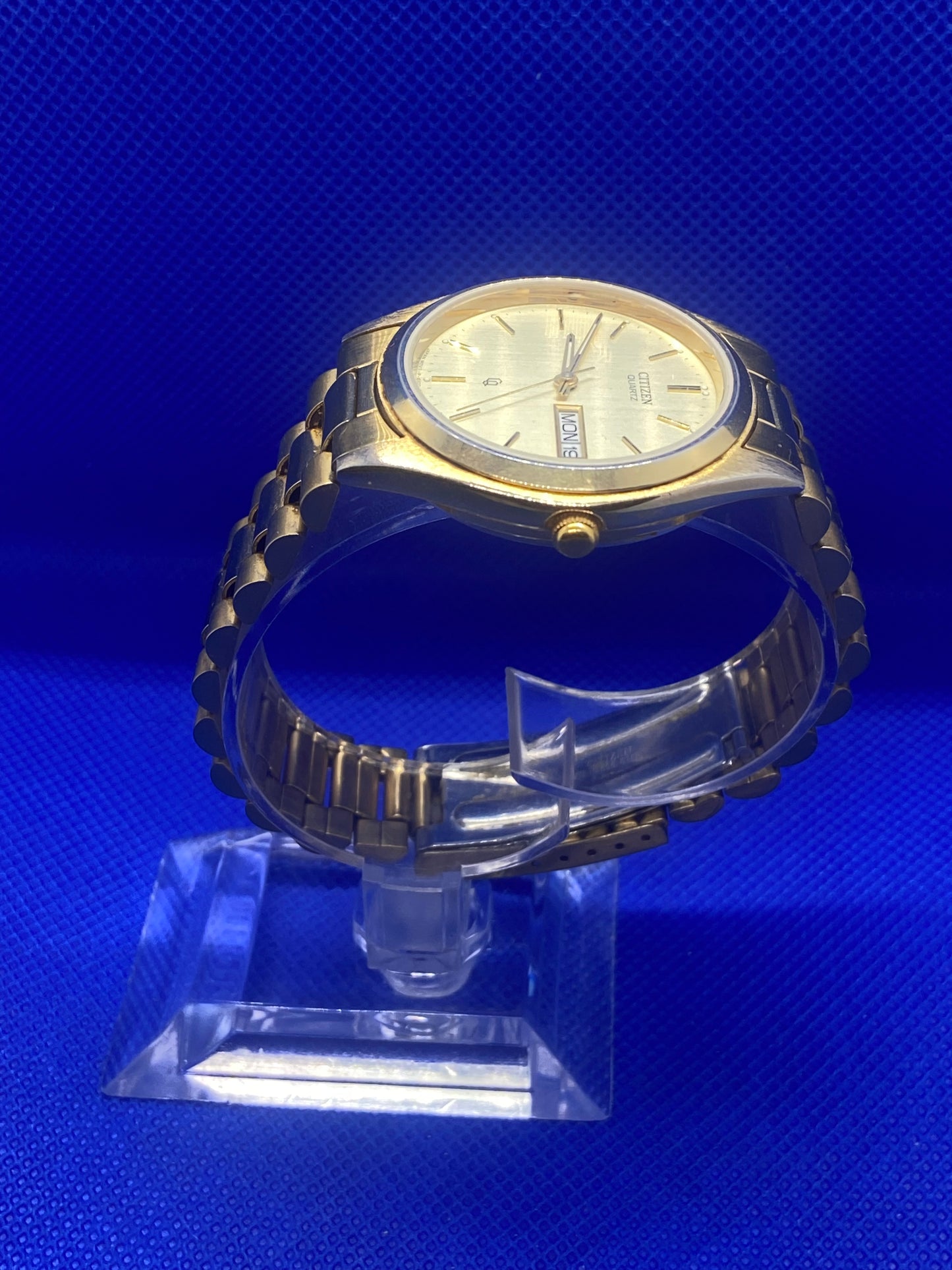 Citizen Quartz Watch all gold day date with presidential bracelet