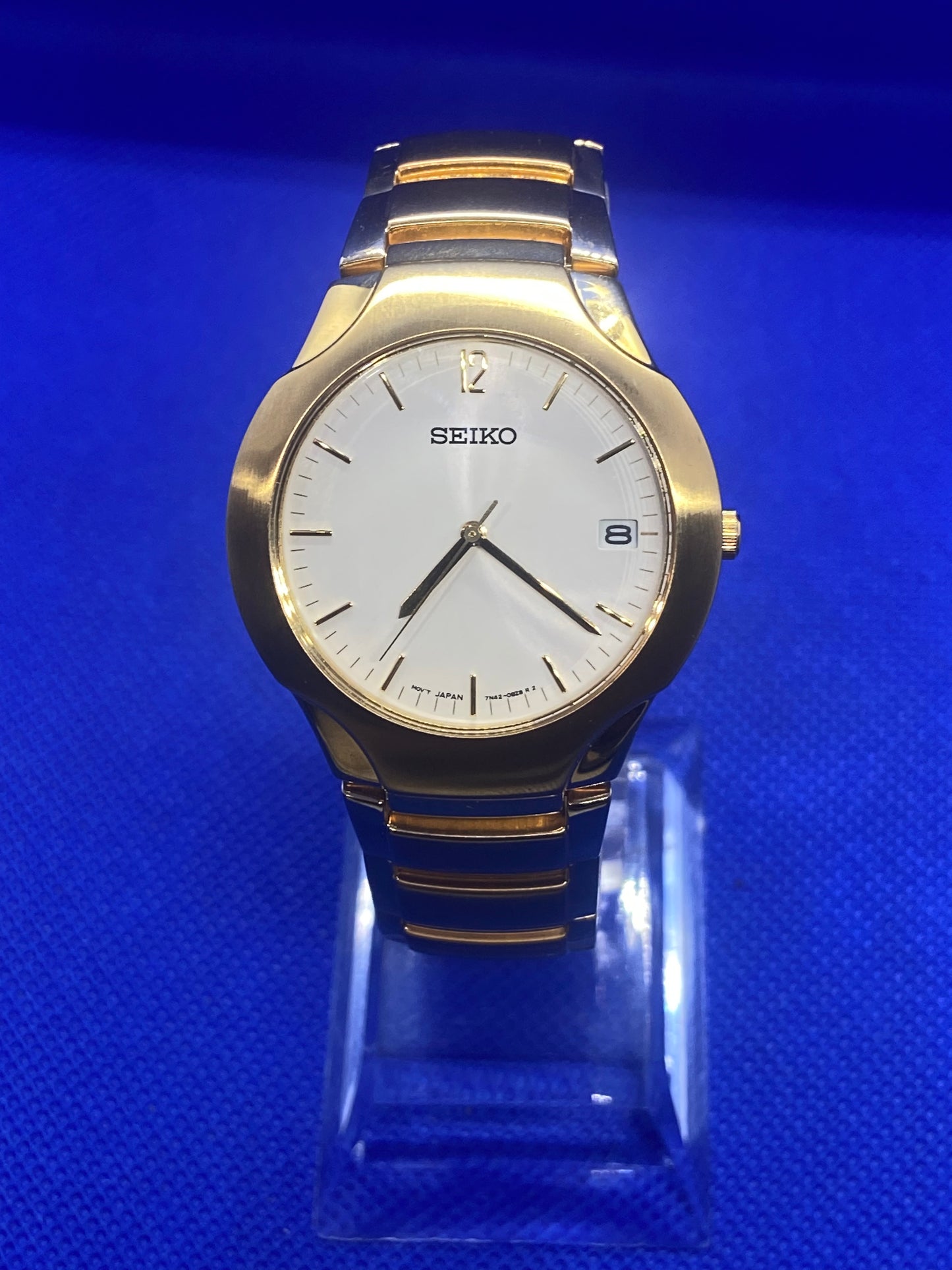 Seiko sports gold bracelet and dial with date function