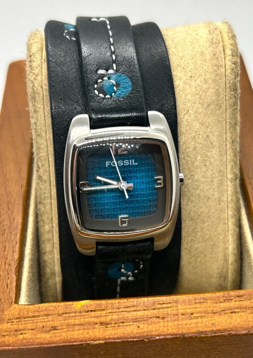 fossil ladies quartz watch on black leather band blue dial silver case