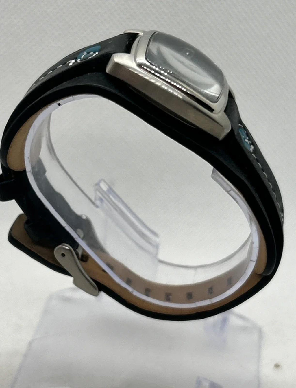 fossil ladies quartz watch on black leather band blue dial silver case