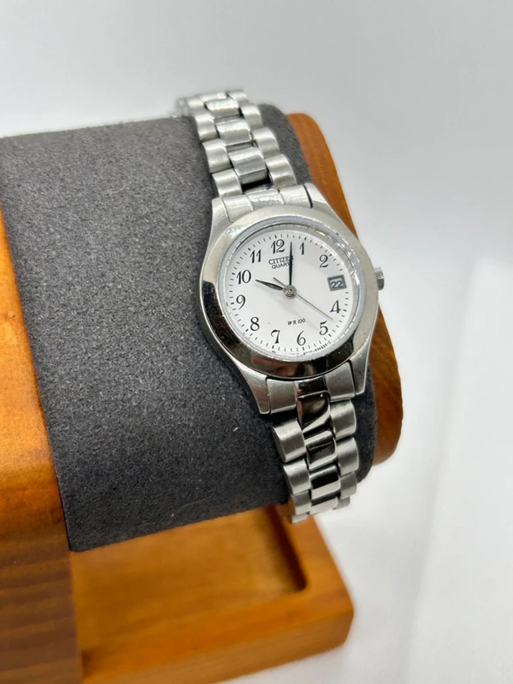 Ladies vintage Citizen silver quartz watch with white dial