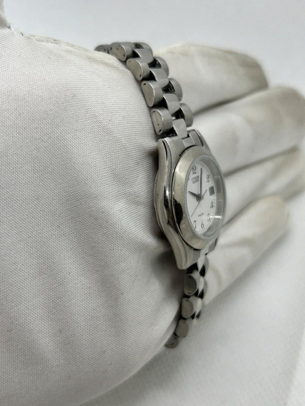 Ladies vintage Citizen silver quartz watch with white dial