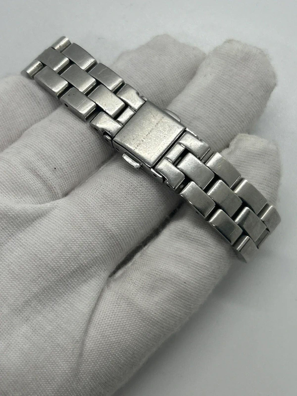 Ladies Marc Jacobs silver watch with white dial silver case and bracelet