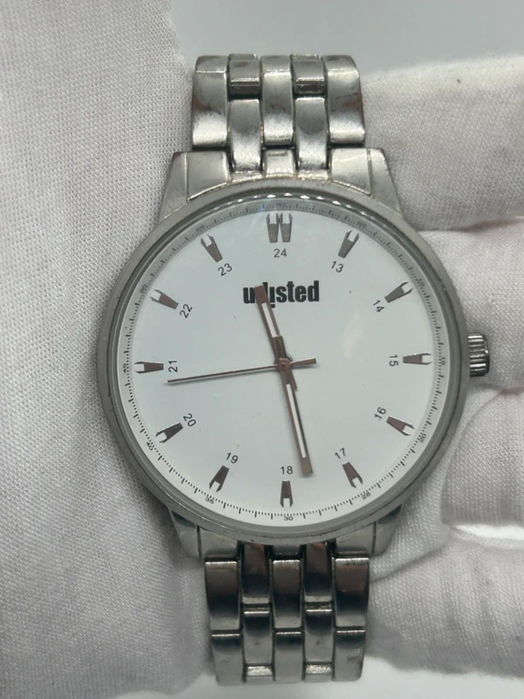Gents watch unlisted by Kenneth Cole white dial silver watch with box