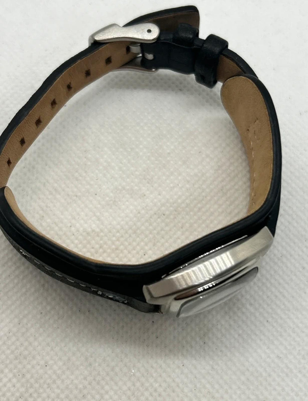 fossil ladies quartz watch on black leather band blue dial silver case