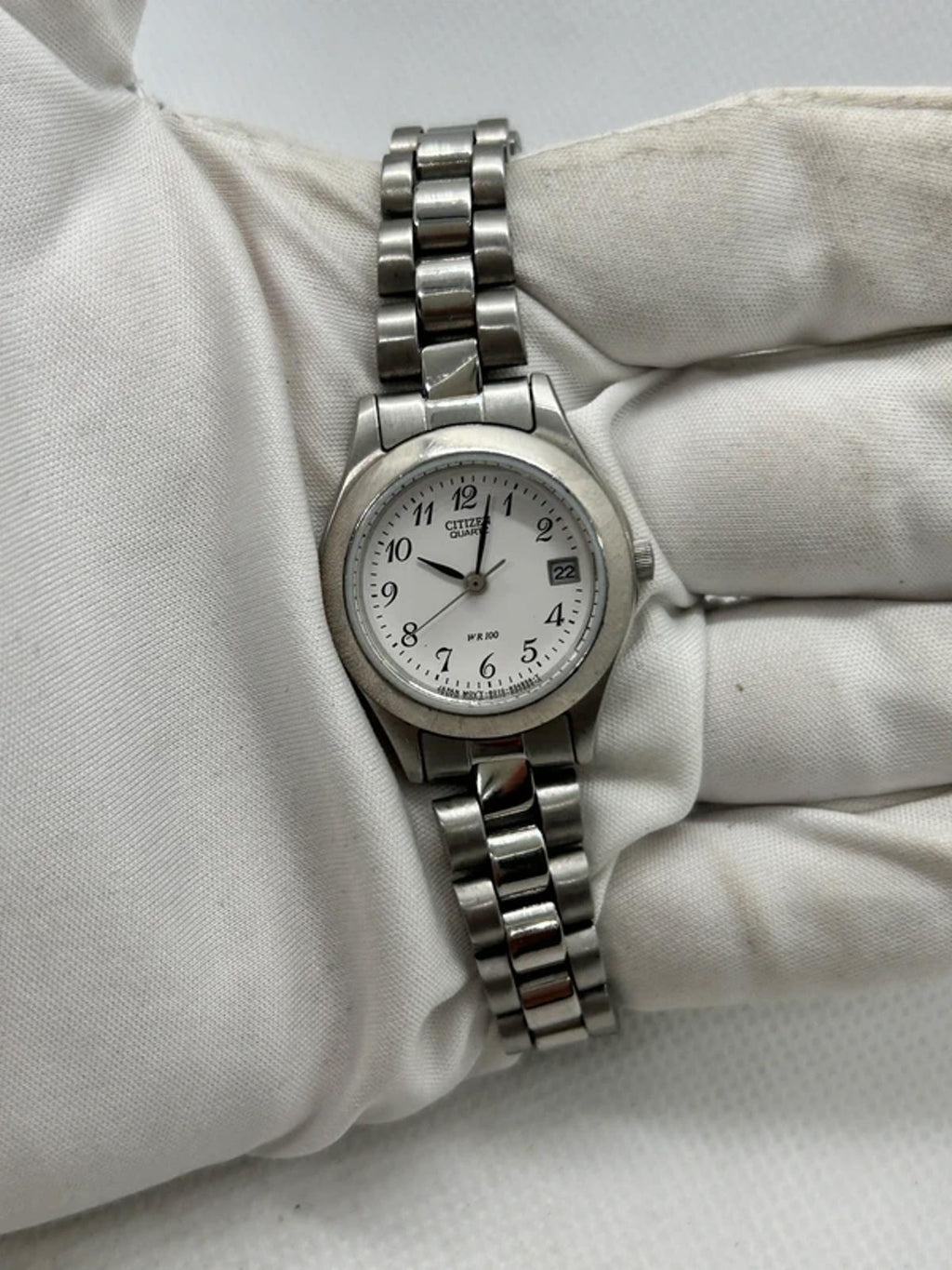 Ladies vintage Citizen silver quartz watch with white dial