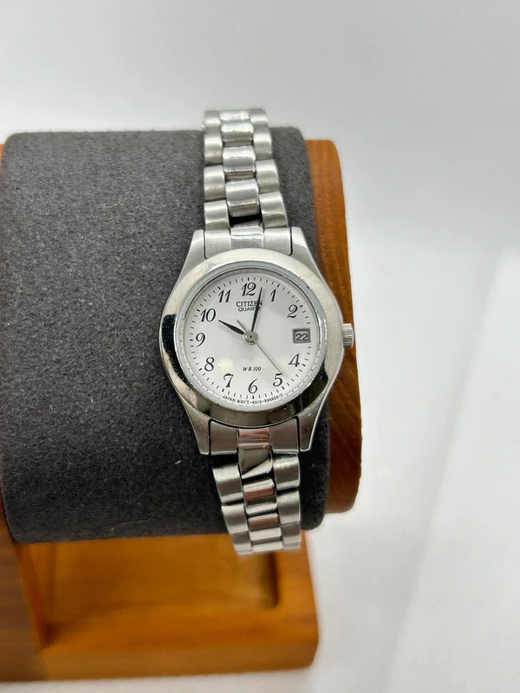 Ladies vintage Citizen silver quartz watch with white dial