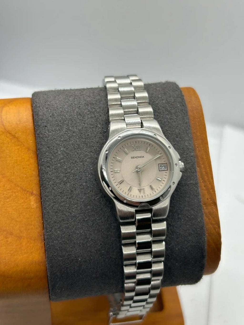 Sekonda ladies silver quartz watch date window box and papers